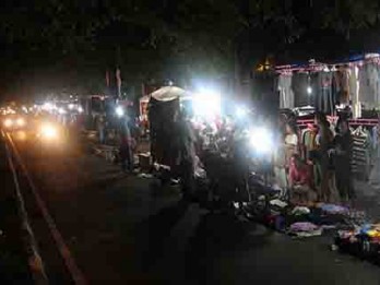 INFO LALU LINTAS: Hindari Jalan Depan Balaikota DKI Ada Pasar Malam
